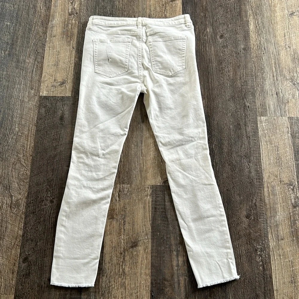 Wild Fable Women’s White Distressed Ripped Skinny Jeans Raw Hem Size 8 - Picture 3 of 10